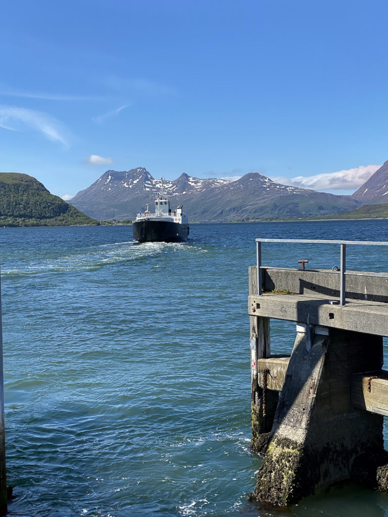 Det lukter tang og salt sjø på Nesna, ferga går til Tomma © Kathrine Sørgård