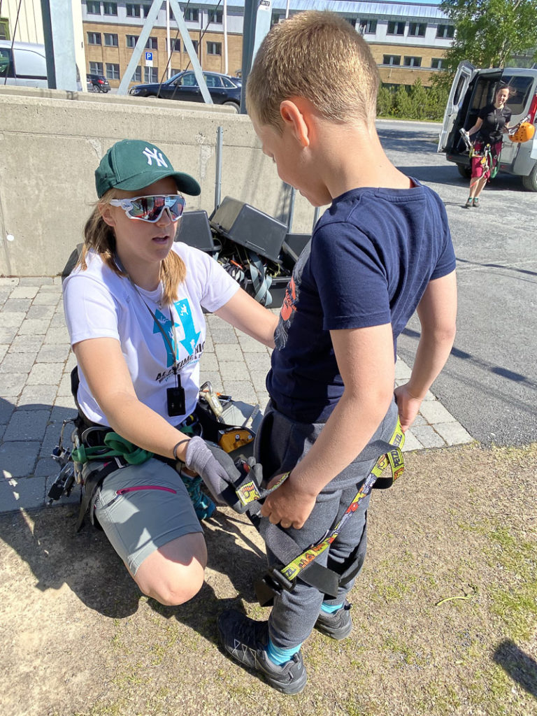 Etter turen med zip line,  løypestreng, dras selen av © Kathrine Sørgård