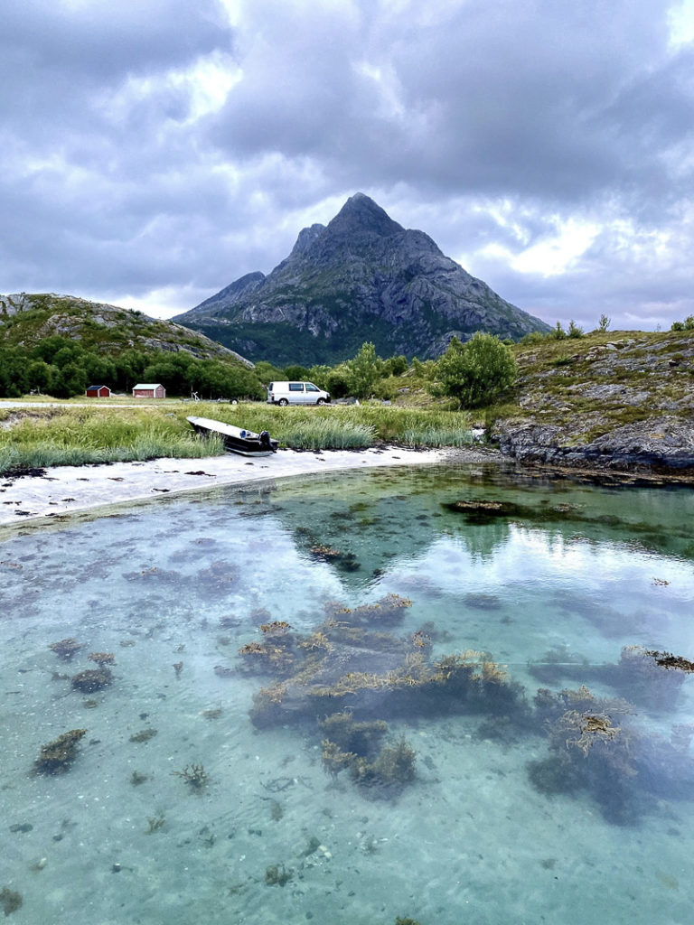 Fasinerende hav- og fjellandskap på Tomma, et slengkyss unna Nesna @ Kathine Sørgård