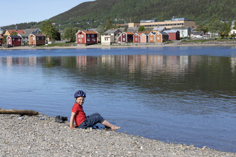 The Vefsna River with the Sjøgato street in the background © Kathrine Sørgård