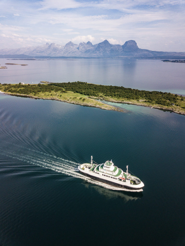 Ferga på vei til Herøy @ Jonas Berglund/Helgeland Reiseliv