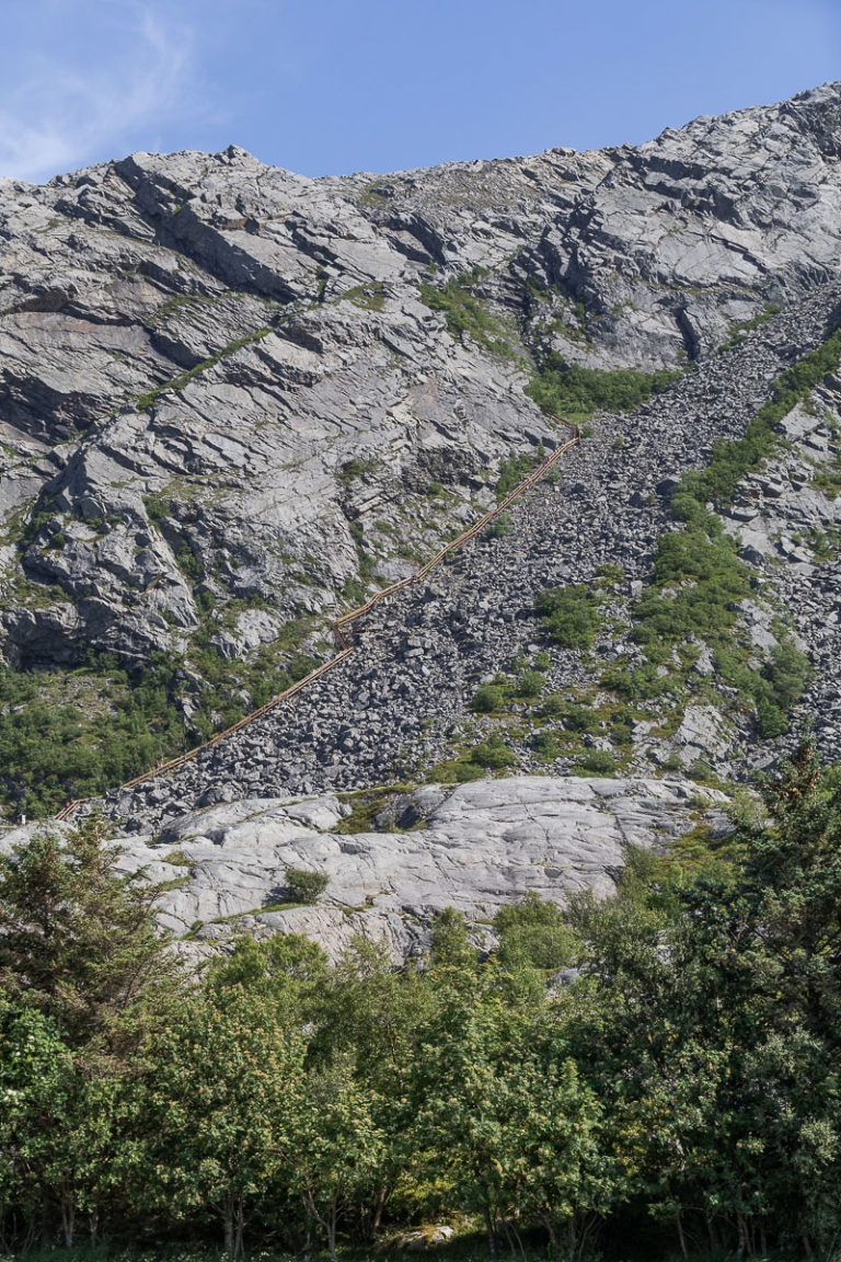 Vegatrappa går høyt til fjells og byr på fantastisk utsyn © Kathrine Sørgård
