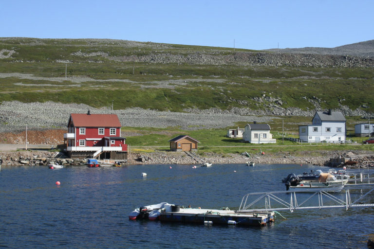 Not many people live in Kongsfjord, but they stand out in an empty Varanger landscape © AM Hellberg Moberg
