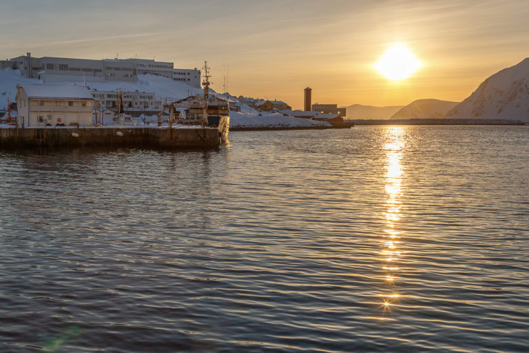 January sun seen from Vågen in Honningsvåg © Honningsvåg Bilder ved Kjell Bendik Pedersen