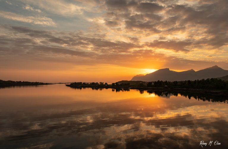 Midnight Sun on the outer side © Ronny M. Olsen