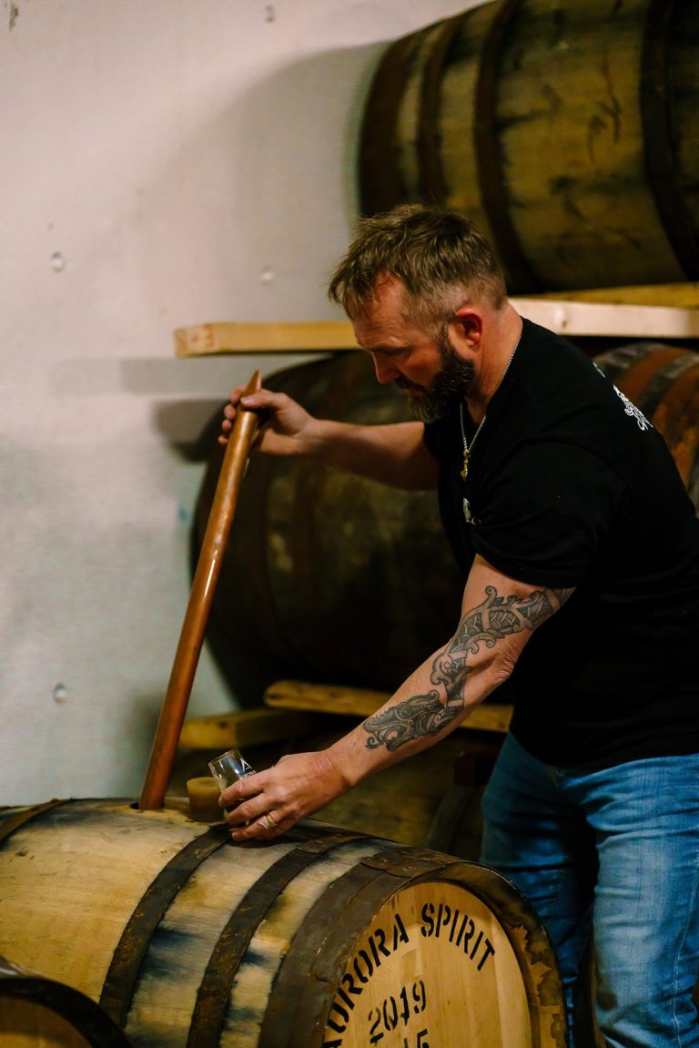 Turen inkluderer tre tastings og et gratis smaksprøve - glass. Foto: Aurora Spirit 