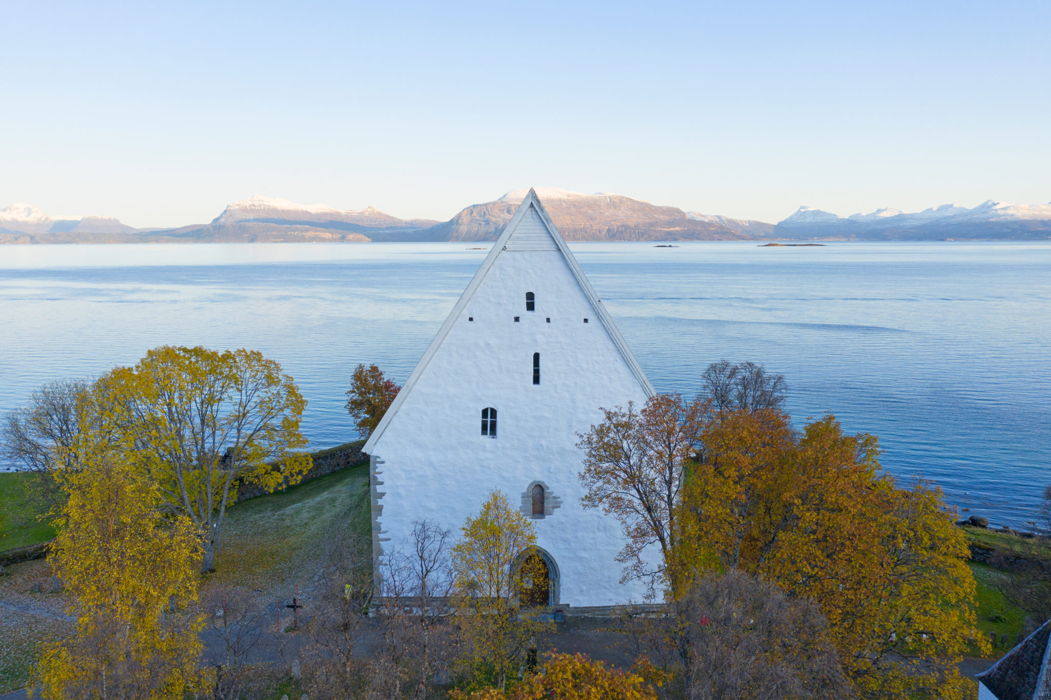 Den høyreiste fasaden sett fra vest, som ble reist rundt 1450 © Jan Schmitt/Visit Harstad