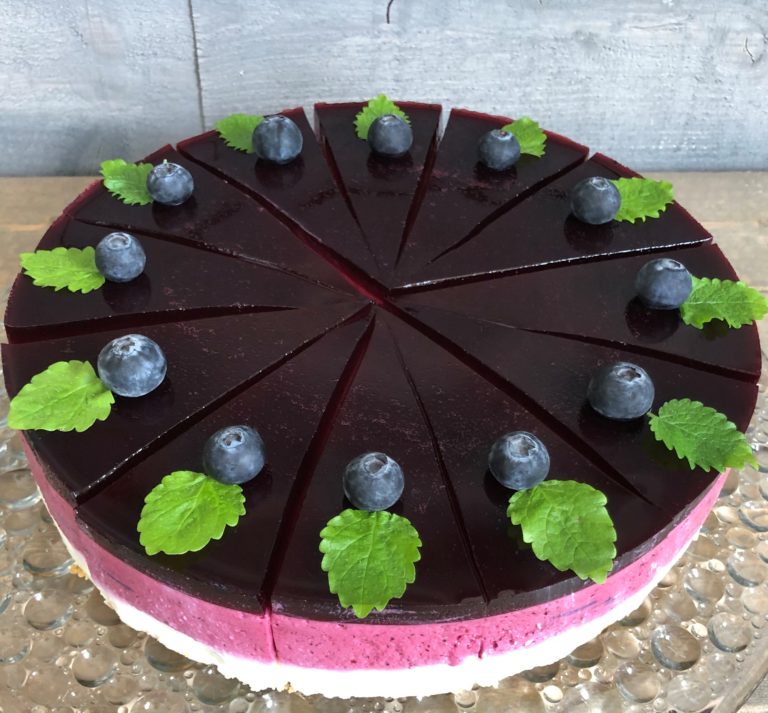 Blåbærostekake.  Foto: Fiskeværet Hovden