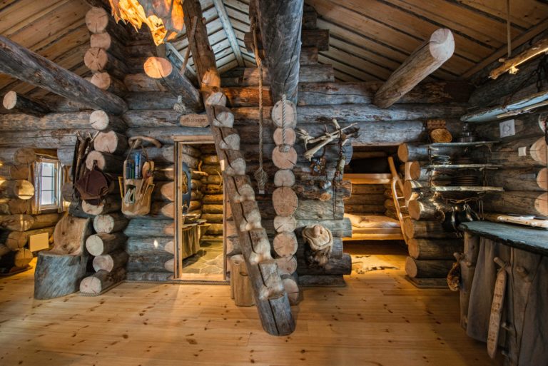 Selvbygget hytte © Engholm Husky Safari 