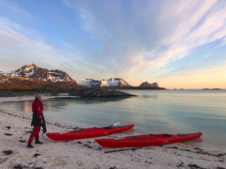 Kajakk i Bergsfjorden. Foto: Visit Senja Region