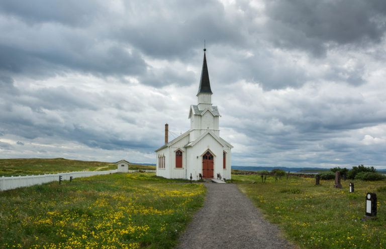 The 1858 church of Nesseby stands out in the flat landscape ©Harald Bech-Hanssen / Statens vegvesen