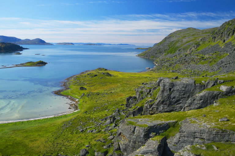 Mot Selvika, veien mot Havøysund, Finnmark.