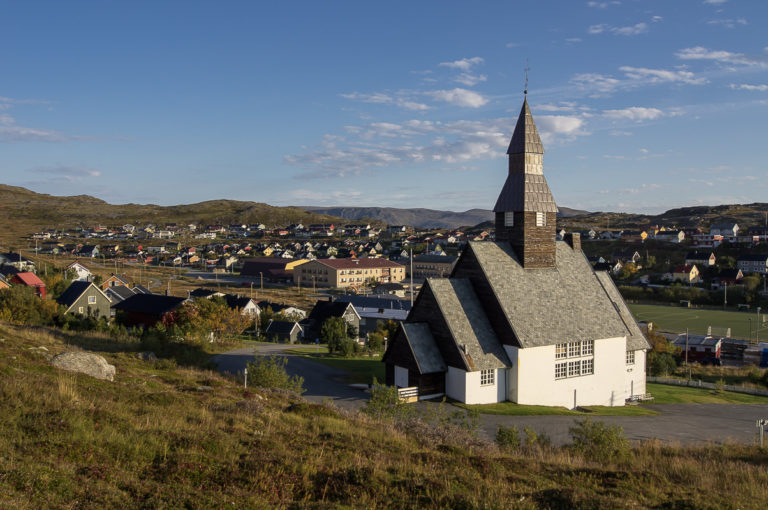 Havøysund Church from 1961 is designed by Esben Poulsson © Helge Stikbakke/Statens vegvesen