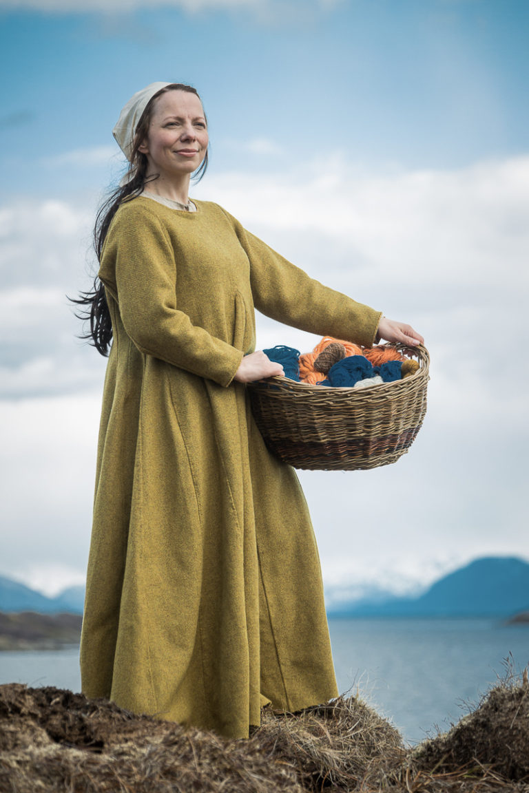 Jorunn styrer gården med fast hånd, mannen er jo på havet mye av tida © Sør-Troms museum