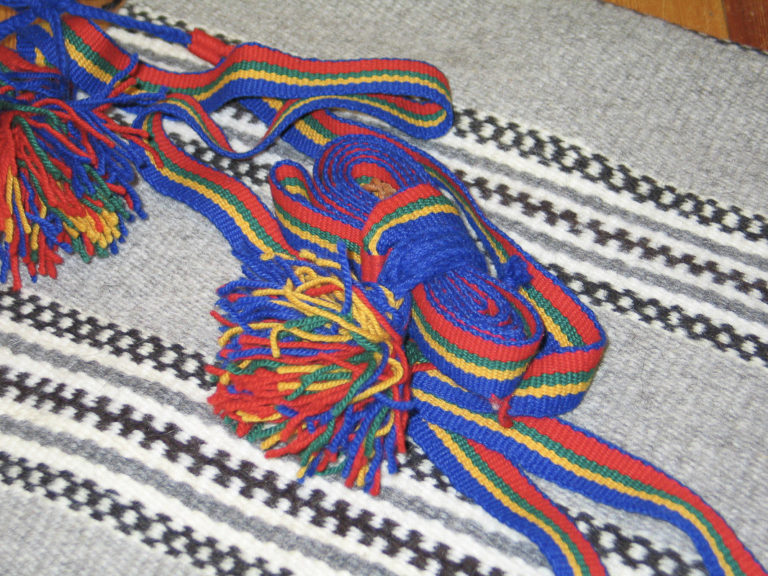 Bands to tie around the pointed leather shoes used by the sea Sami, and a woven rug in an age-old technique © Gunn Isaksen/Grenebua i Manndalen