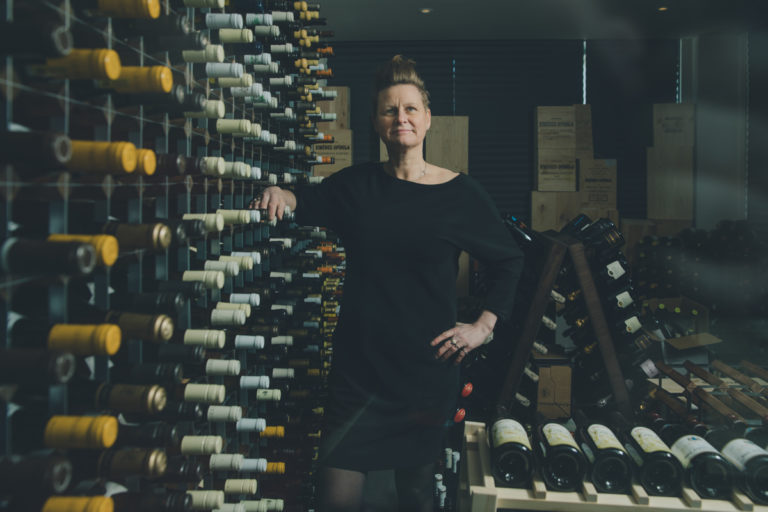 Eva-Linda at Smak Restaurant in Tromsø ensures that the wines are in perfect harmony with the many dishes in their menues. Photo: Marius Fiskum / Smak