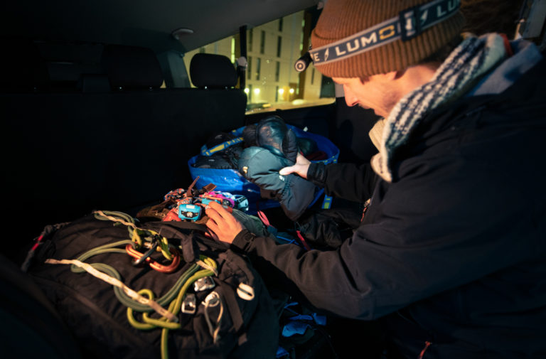 Packed and ready for a Northern Lights hunt © Virgil Reglioni