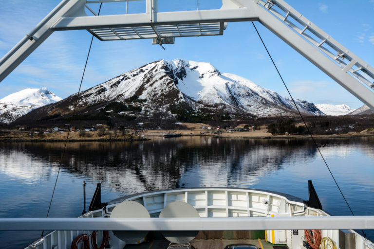 Gullesfjordferga i Sør-Troms en aprildag © Knut Hansvold