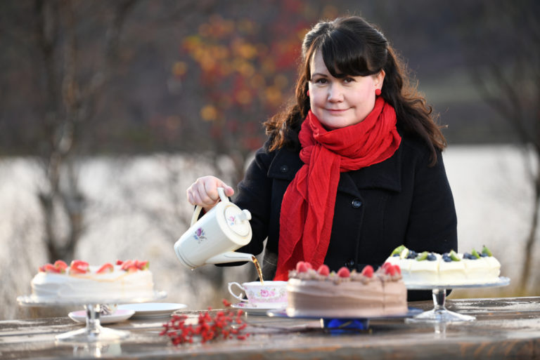 Tea, cream and cream cakes al fresco © Bjørn Eide