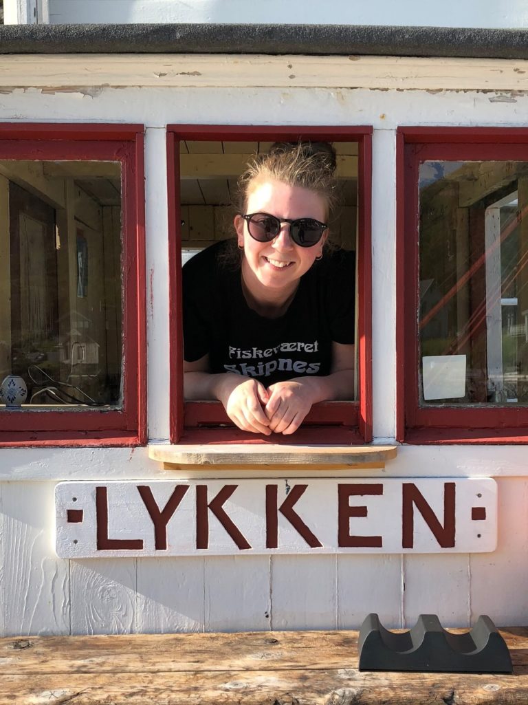Ingvild opens Lykken Pub ("the happiness"), because the weather is so nice. Ready for Lykketimen ("moment of happiness") © Hege Steiro
