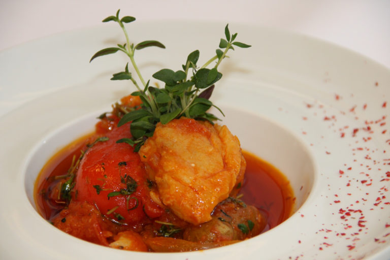 Tomatoes and potatoes go with it © Svein Jæger Hansen