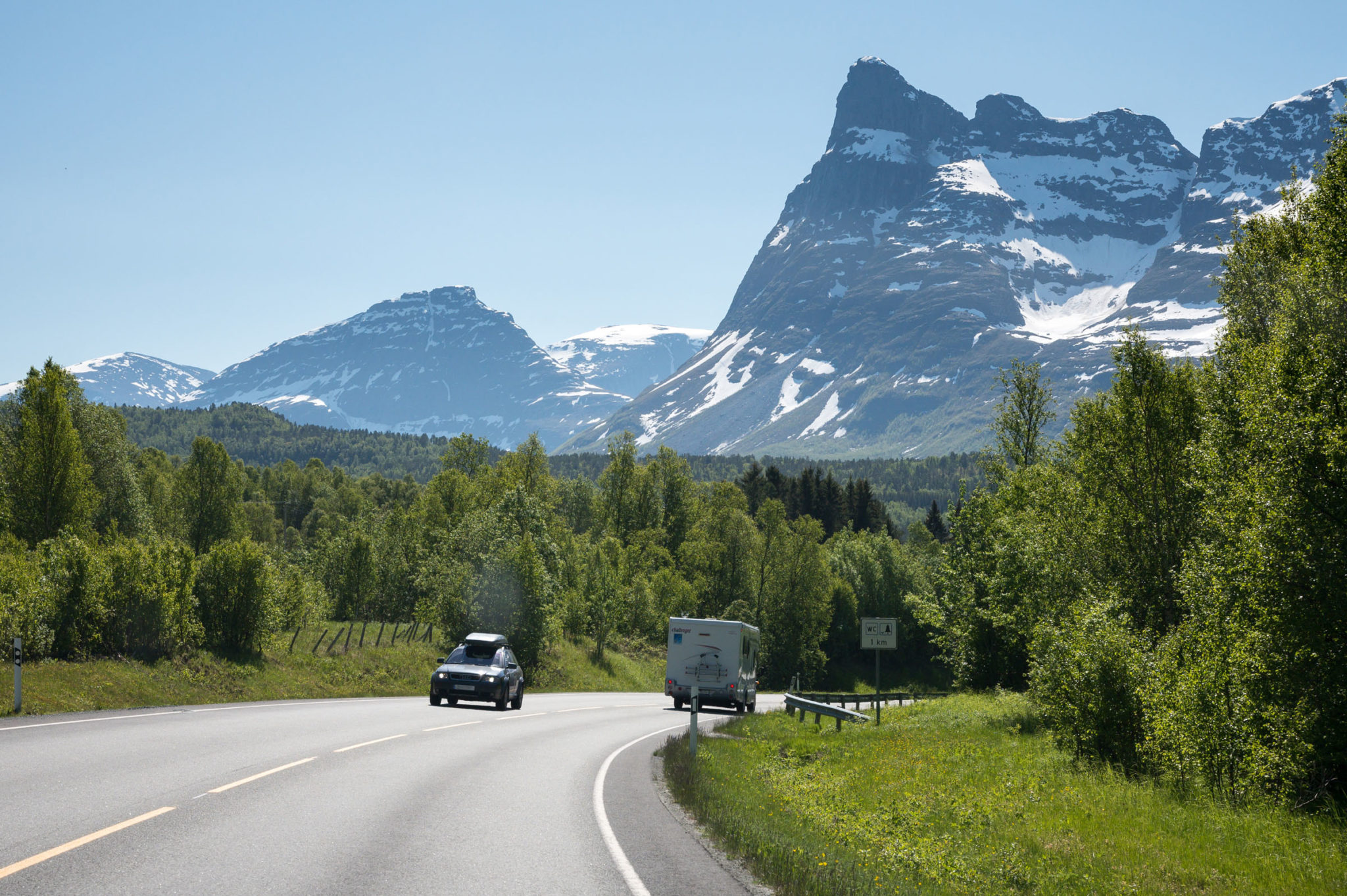 E6 sørover langs Storfjorden i Troms. © Jarle Wæhler/Statens vegvesen