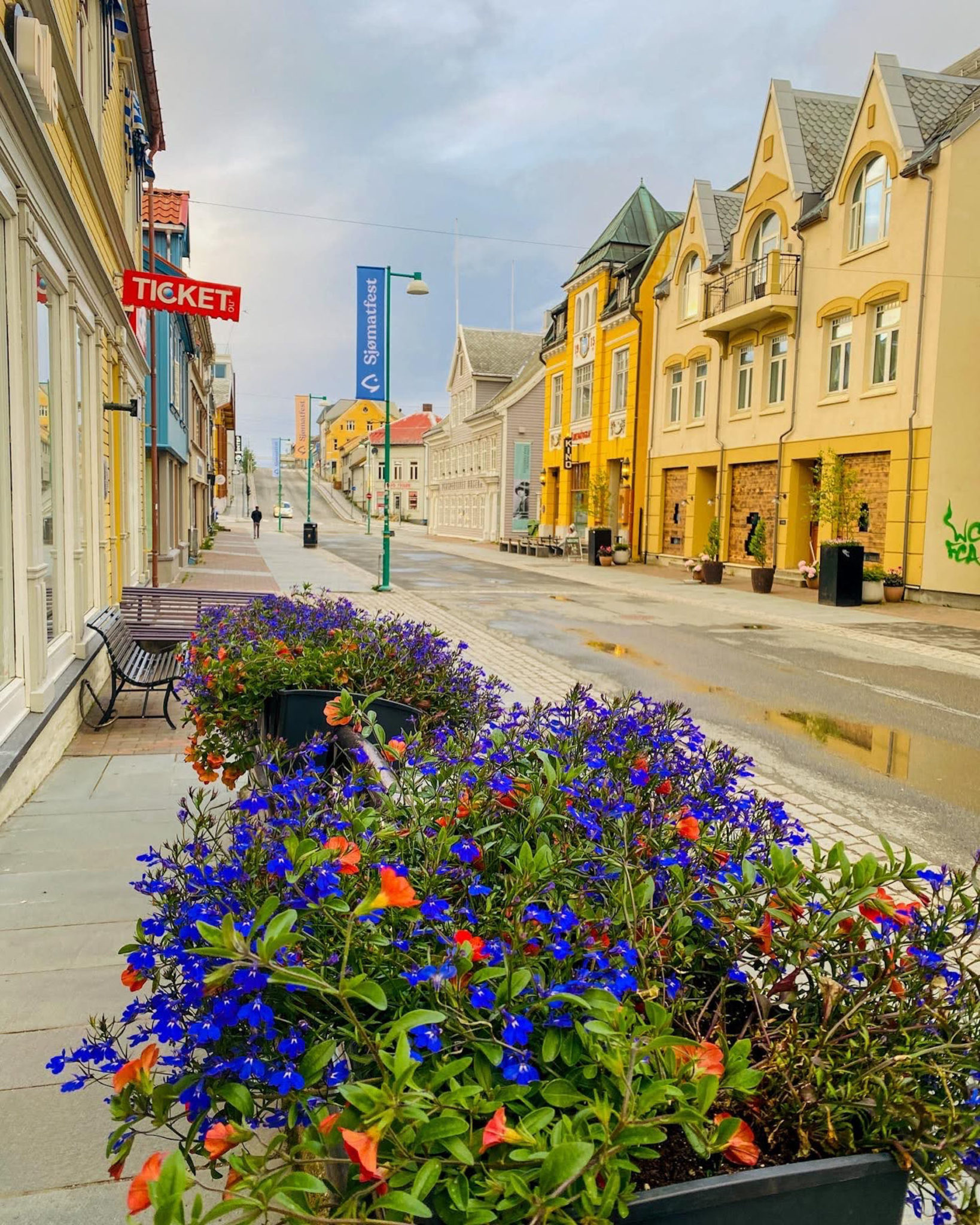 Early summer in the northern end of the pedestrian street © Knut Hansvold