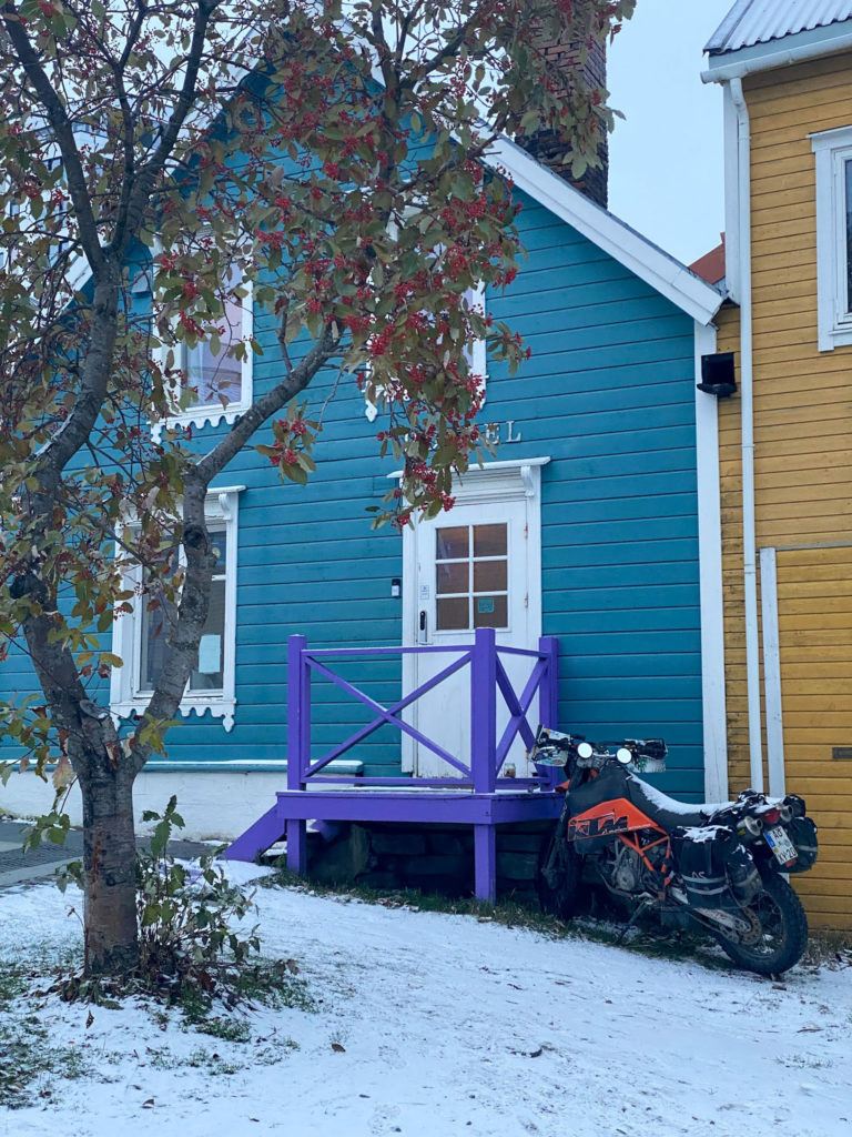 Blue house in the Nordre Tollbugate Steet. The blue colour is said to come from the east, from the trade with the historic port cities along the White Sea in Russia © Knut Hansvold