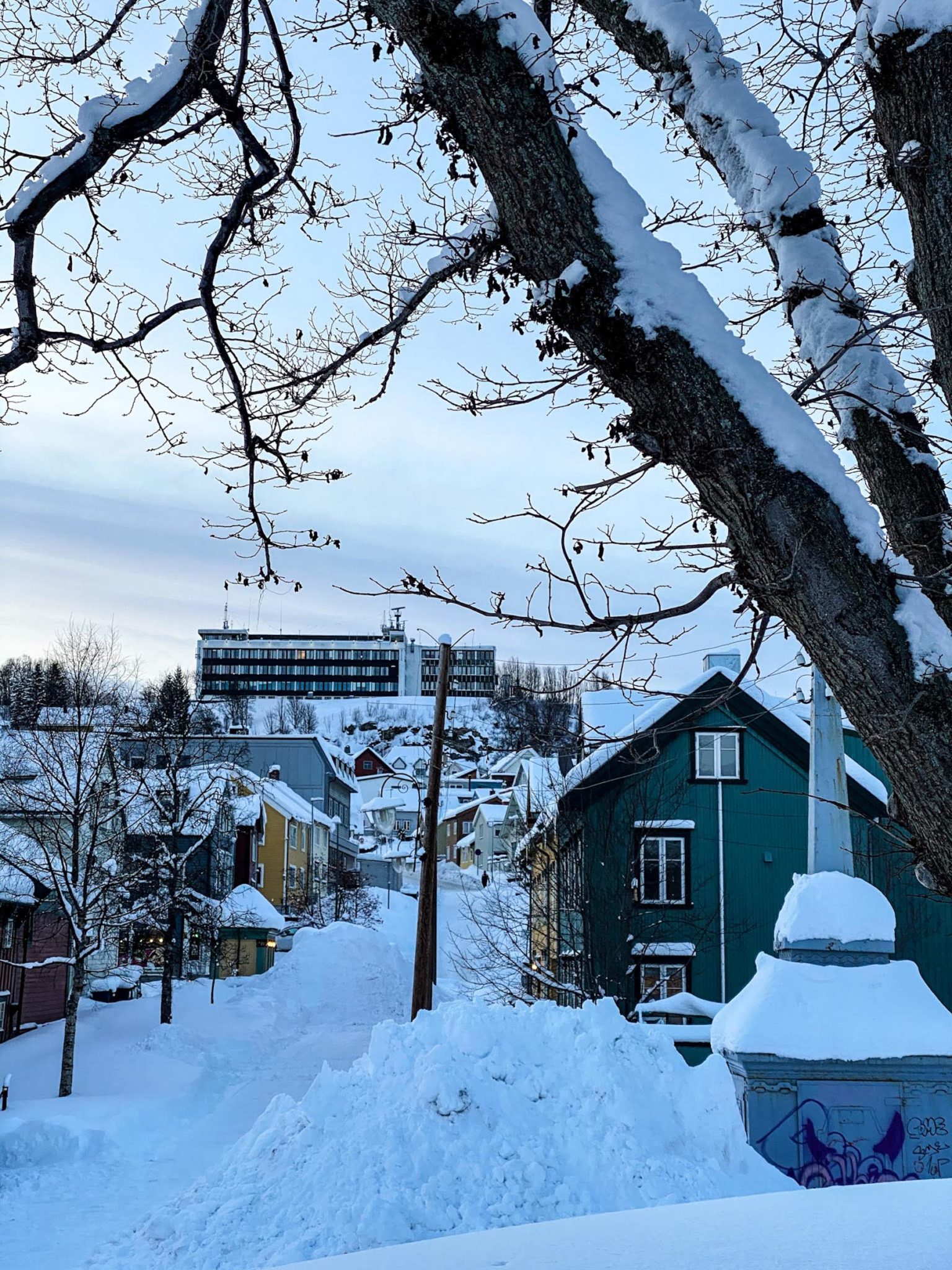 View from the Skansen compound up the Nordre Tollbugate street © Knut Hansvold