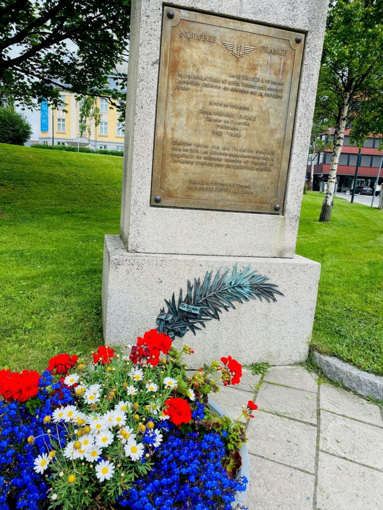 Memorial plaque of the Latham expedition. The plane Latham crashed in 1928 in an attempt to rescue the surviving member s of the Italia airship expedition. Roald Amundsen died in the rescue attempt. The Italia crewmembers were shipwrecked on the ice north of Svalbard. The memorial is a gift from the French newspaper Le Temps © Knut Hansvold