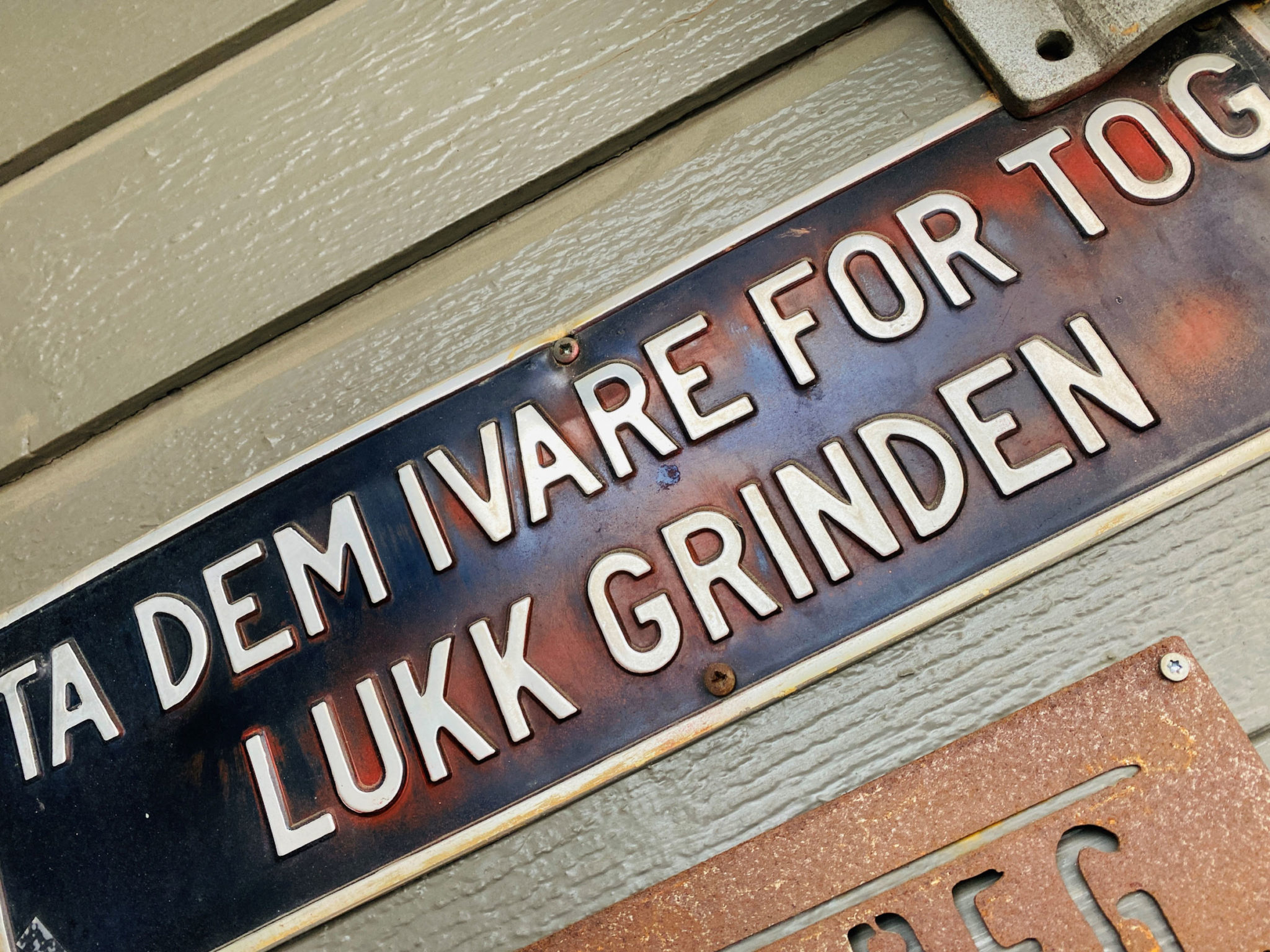 "Beware of trains, and close the gate" - As the Tromsøites are unused to trains, some information is good © Knut Hansvold