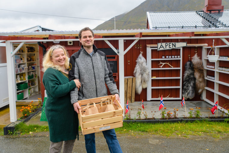Refsnes selger maten som dyrkes og ales opp på gårdene rundt © Lars Åke Andersen