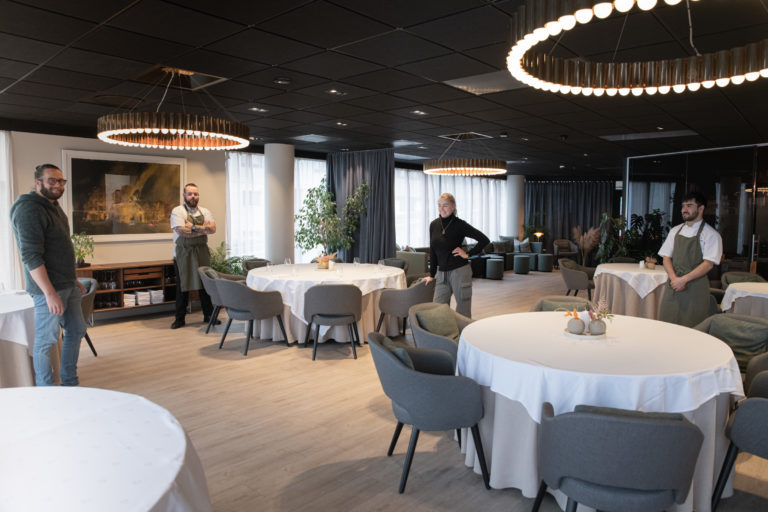The guests for tonight are expected at Umami © Lars Åke Andersen