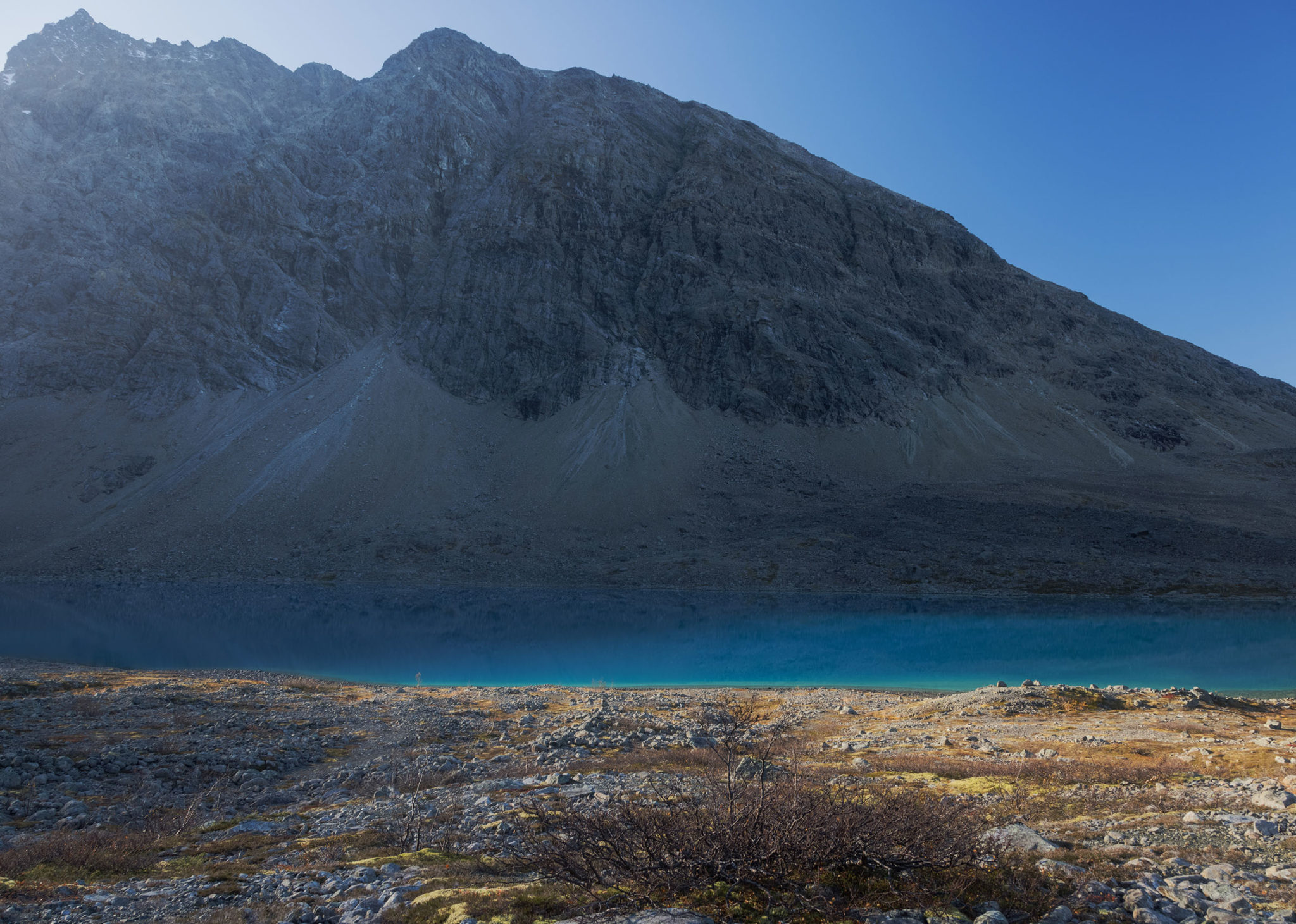 Deep blue when the sun is shining © Magnus Askeland