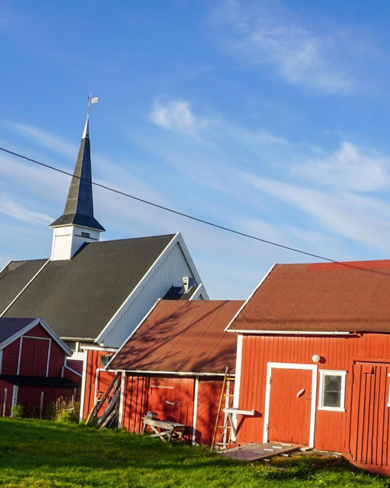 Backyards in Bugøynes © Knut Hansvold