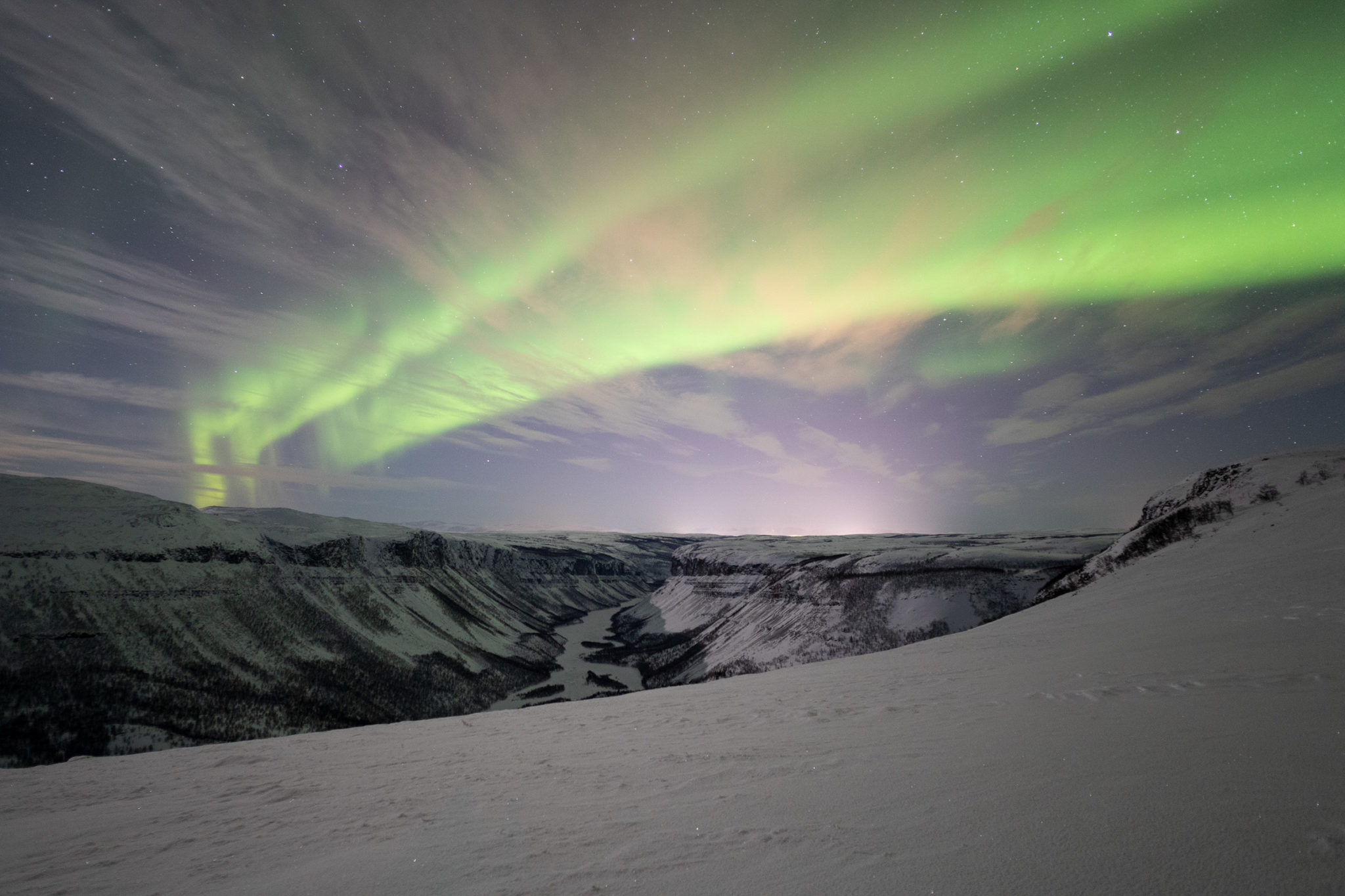 Aurora dancing above Alta Canyon © Magnus Askeland