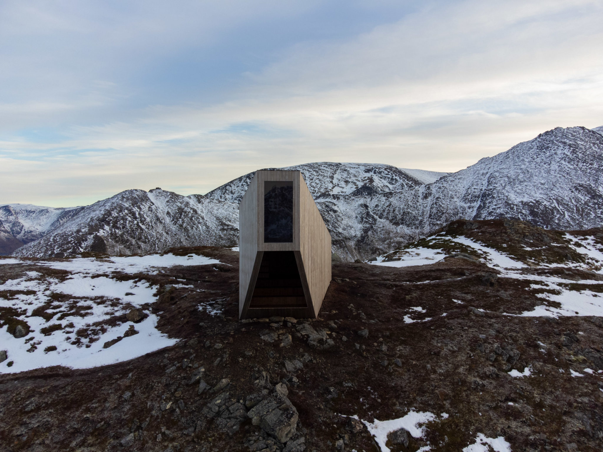 The shelter is designed by the Biotope architects, reknown for their bird observation shelter and daytrip shelters, all both enrichting and interacting with the surrounding landscape © Magnus Askeland