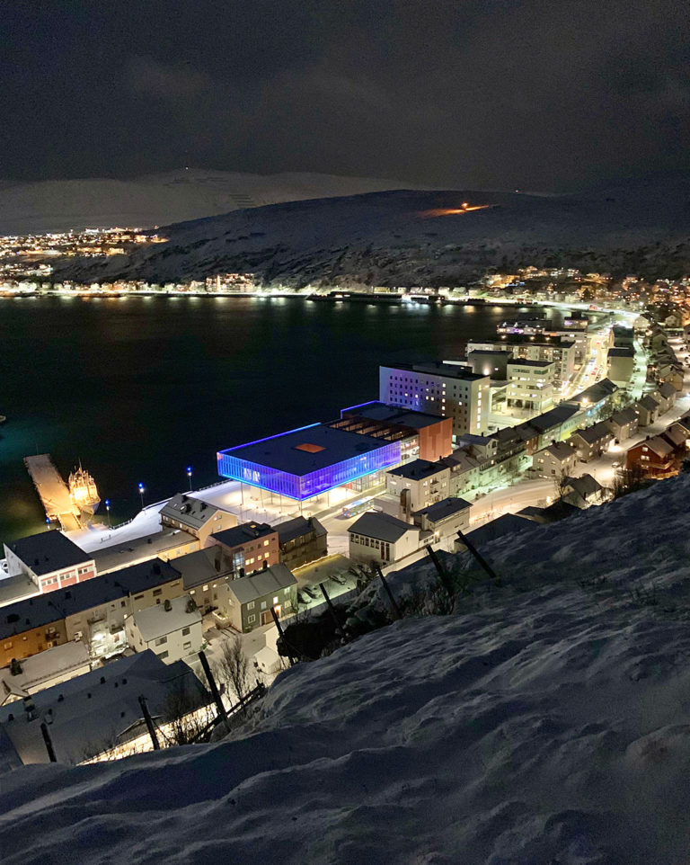 Hammerfest ligger rundt en vid bukt @ Bjørn-Owe Holmberg
