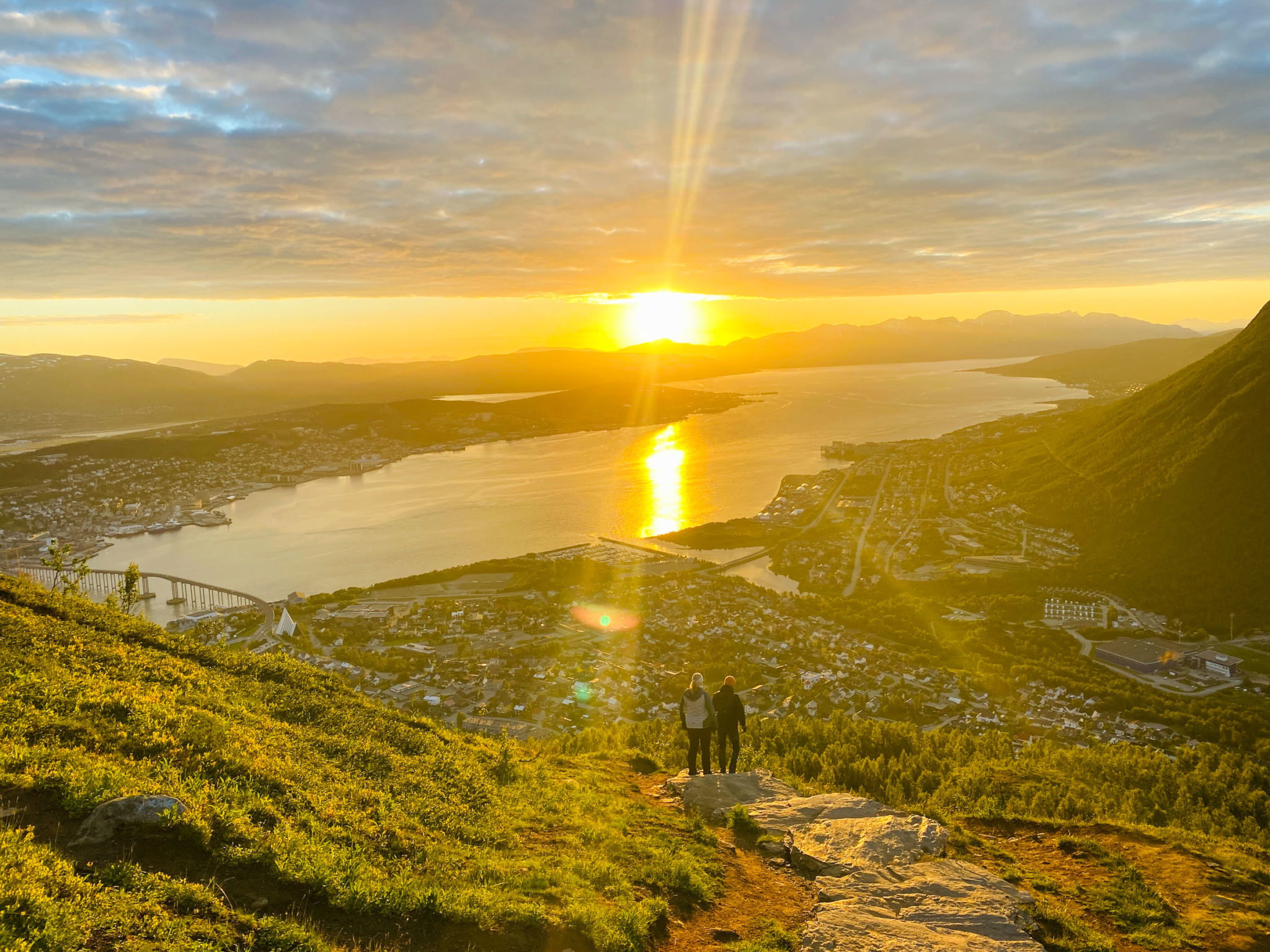 The Midnight Sun is on its way up from the lowest point, and it's a few minutes past 1 at night © Knut Hansvold