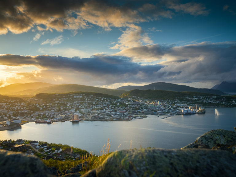 Utsikt over Harstad fra Gangsåstoppen når den tidlige høstdagen går mot slutten © Jan Schmitt