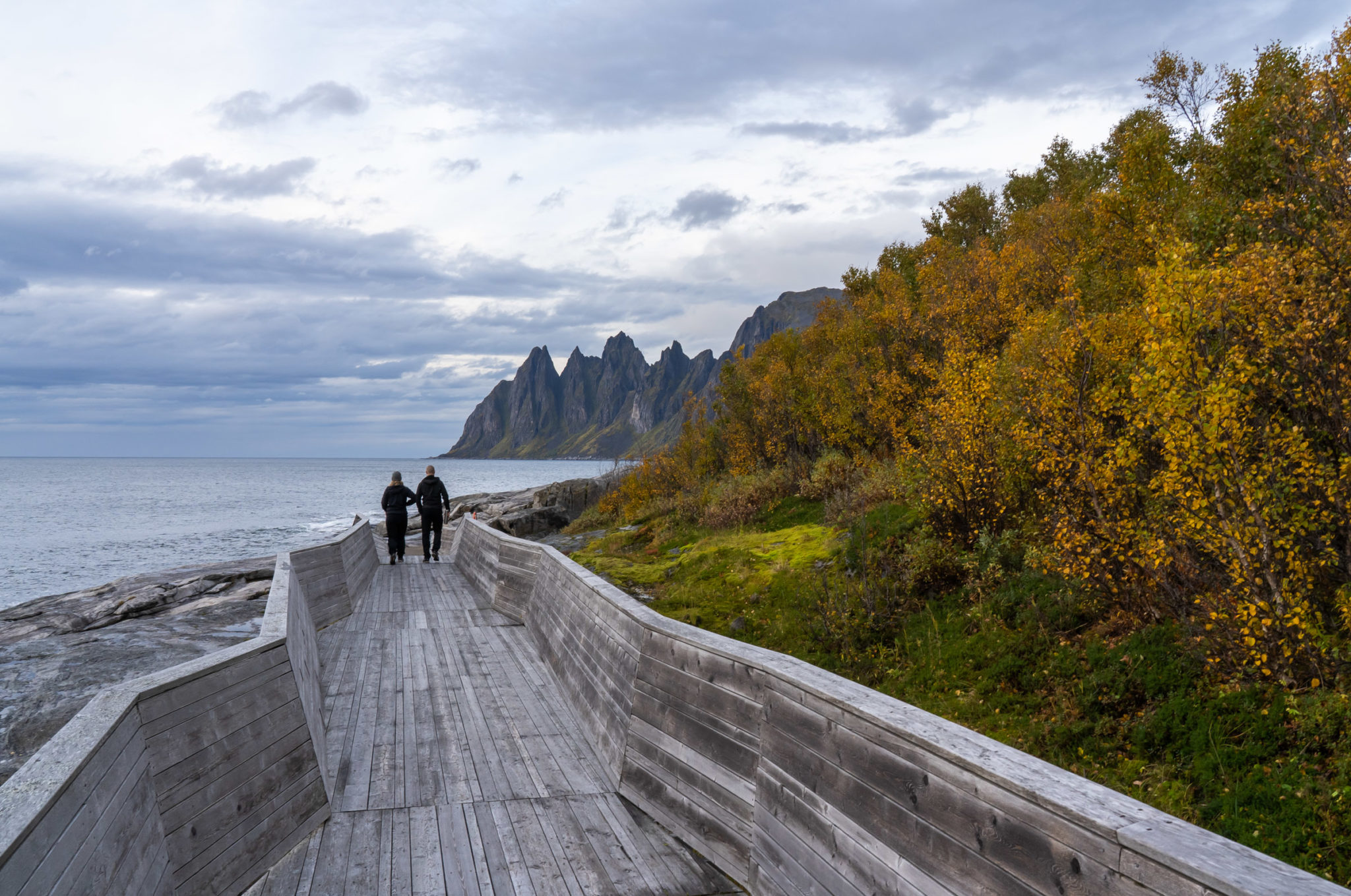 Autumn at Tungneset, with a full view to the Okshornan cliffs ©Frid-Jorunn Stabell