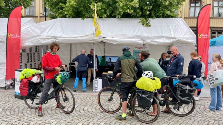 Nordland fylkeskommune på stand i Trondheim og informerer om sykling langs verdens vakreste kyst. Foto Roger Johansen / nordnorge.dev09.dekodes.no