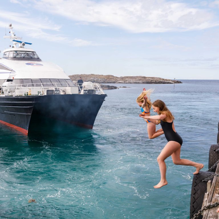 People at Givær tend to go swimming after the Nordland Express boat have left. Photo: Kathrine Sørgård