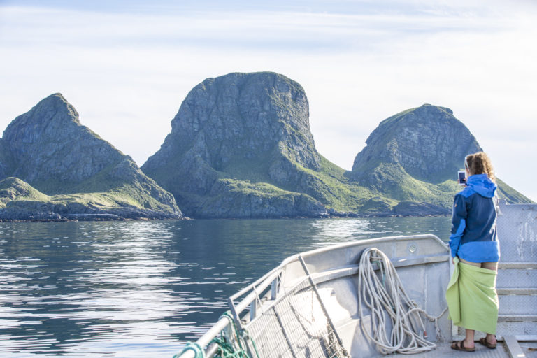 Trenyken are characteristic mountains and bird cliffs at Røst. Photo: Kathrine Sørgård / nordnorge.dev09.dekodes.no