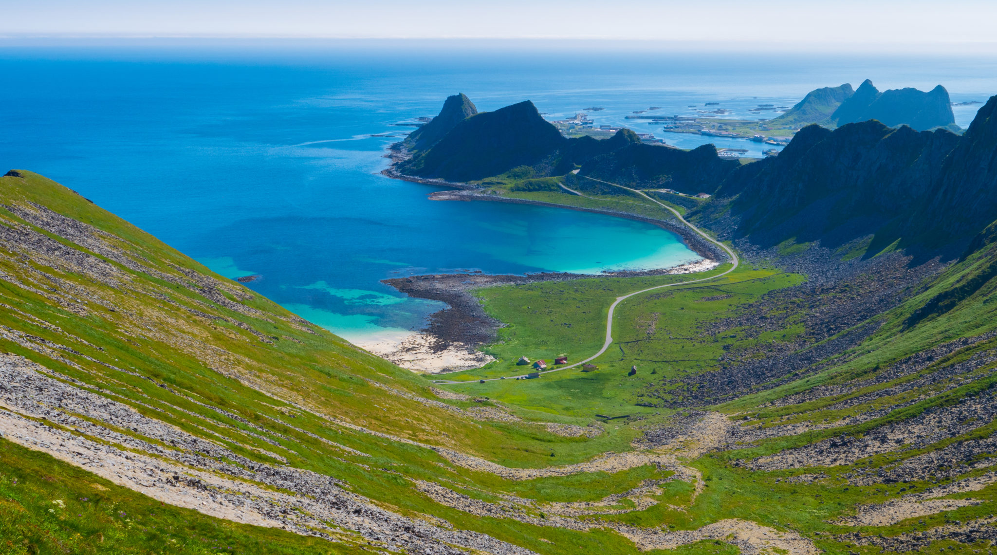 Værøy on the hike up to Nordlandsnupen mountain. Photo: Thomas Formo / visitvaroy.no