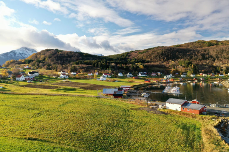 View of Bjarkøy witht the catamaran dock on the right and the ship of Tore Hund in the middle © Øivind Arvola / Harstad kommune