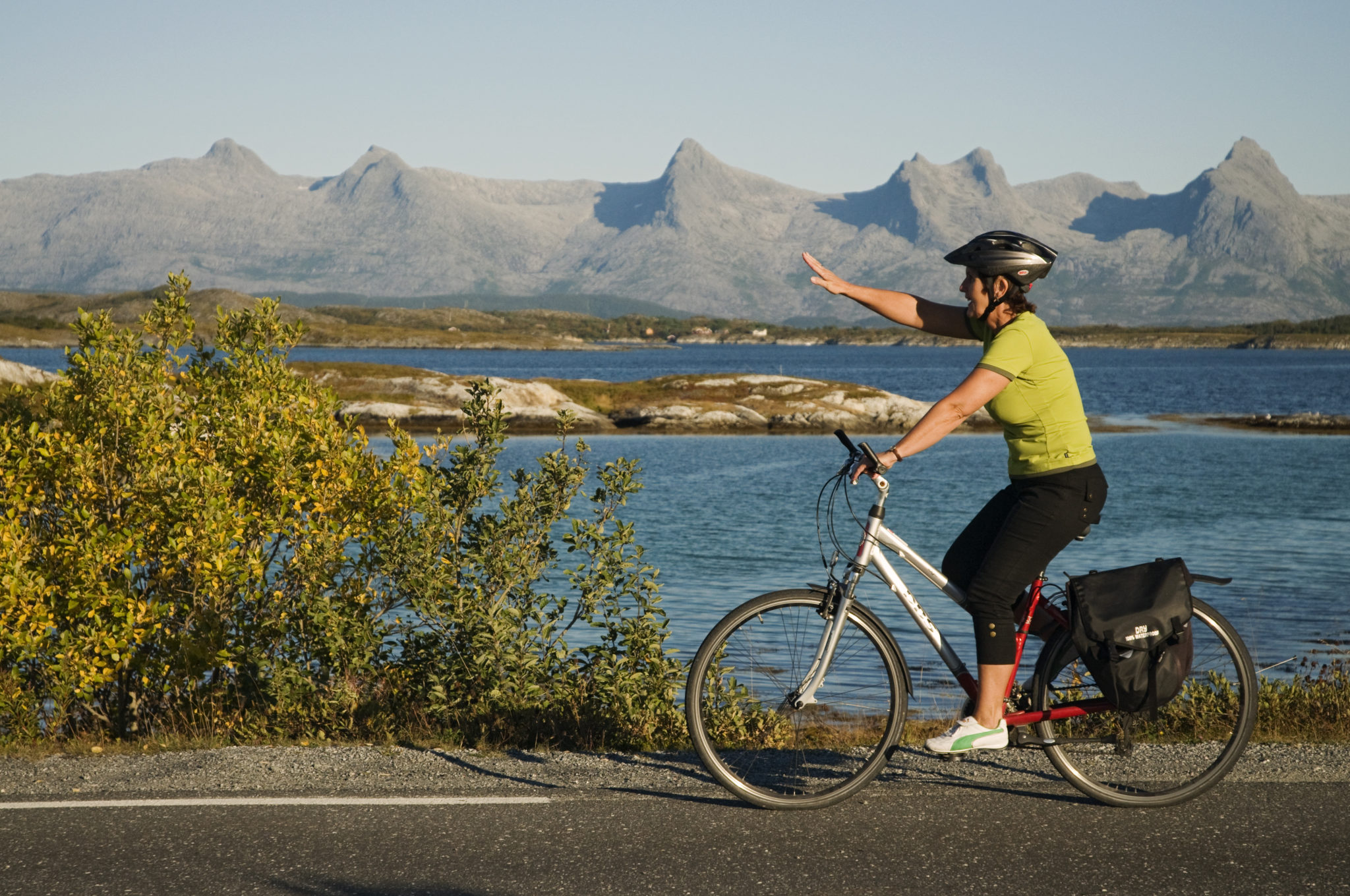 Herøy og De syv søstre. Foto: Orsolya Haarberg / Visit Helgeland
