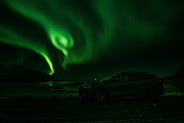 Northern Lights under the new moon in Lyngenfjord © Petr Pavlíček/Visit Lyngenfjord
