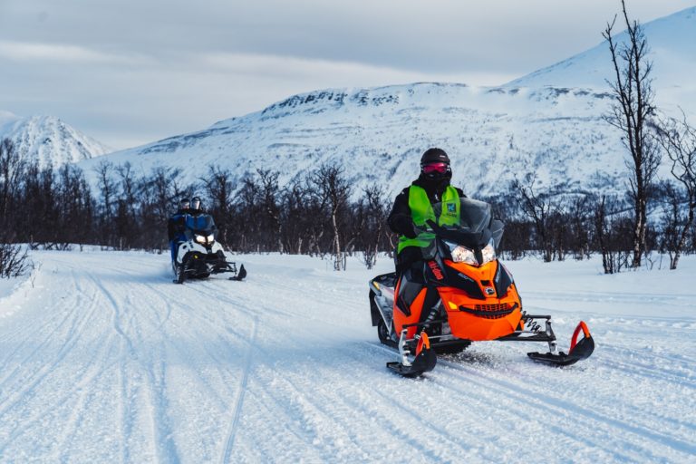 Snowmobiling in the Lyngenfjord winter landscape © Petr Pavlíček / Visit Lyngenfjord