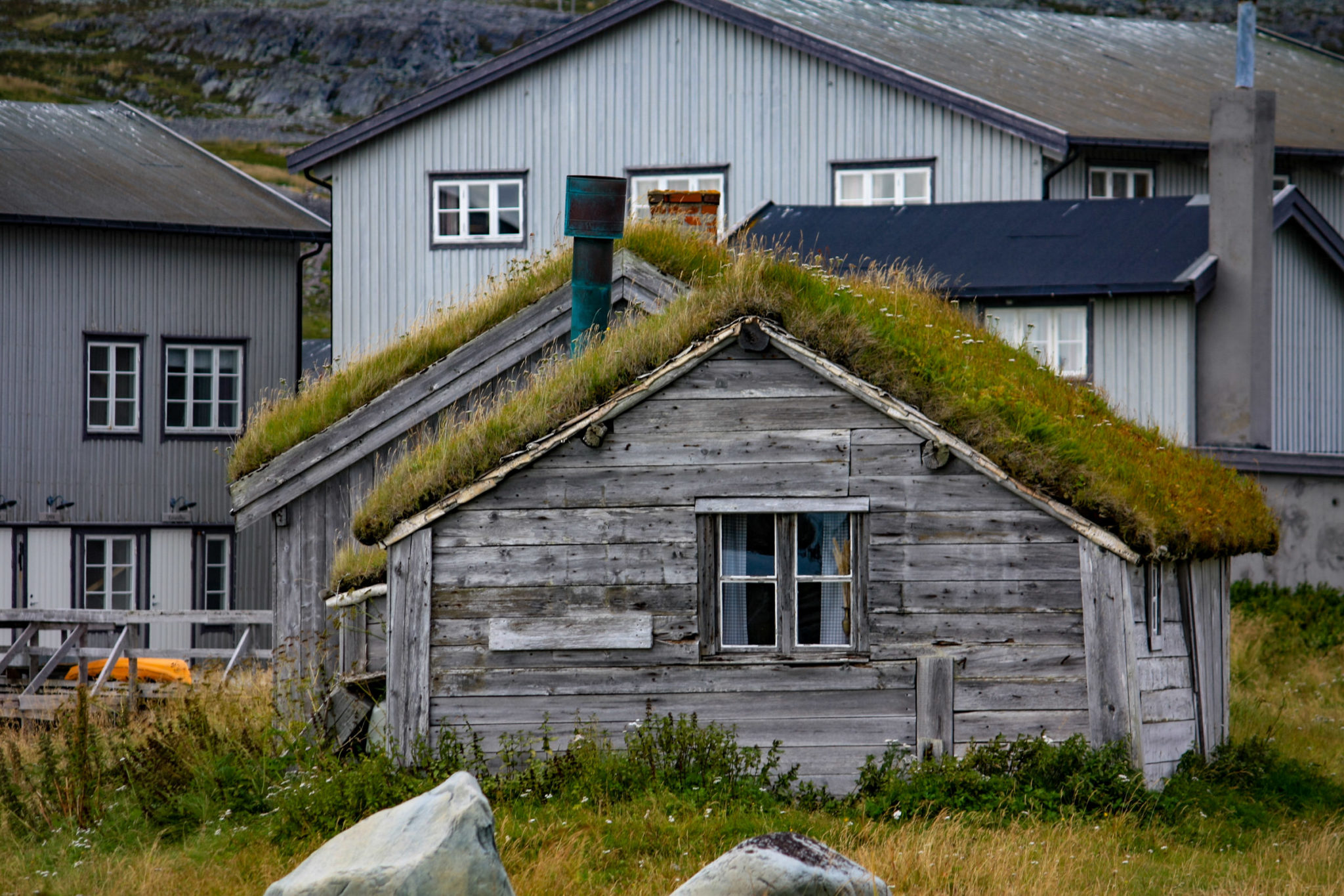 Russetømmer ble til hus i Hamningberg © Katelin Pell
